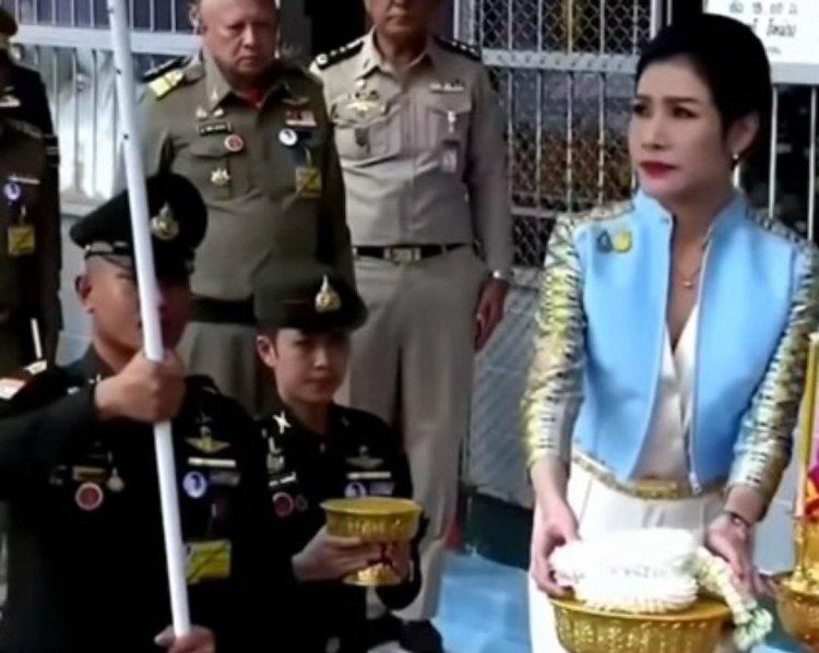 Sineenat wongvajirapakdi topless