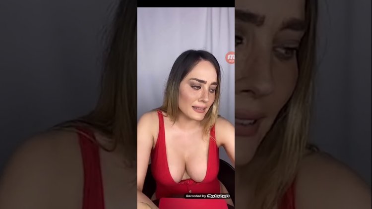 Paola Saulino performs