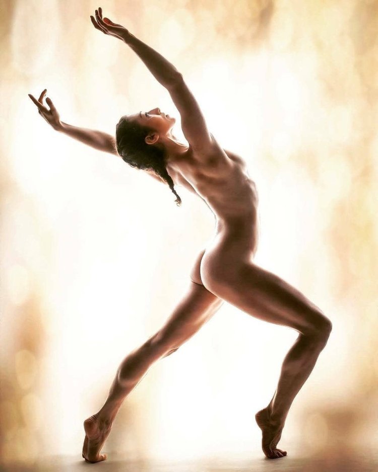 Alicia Saramone is naked