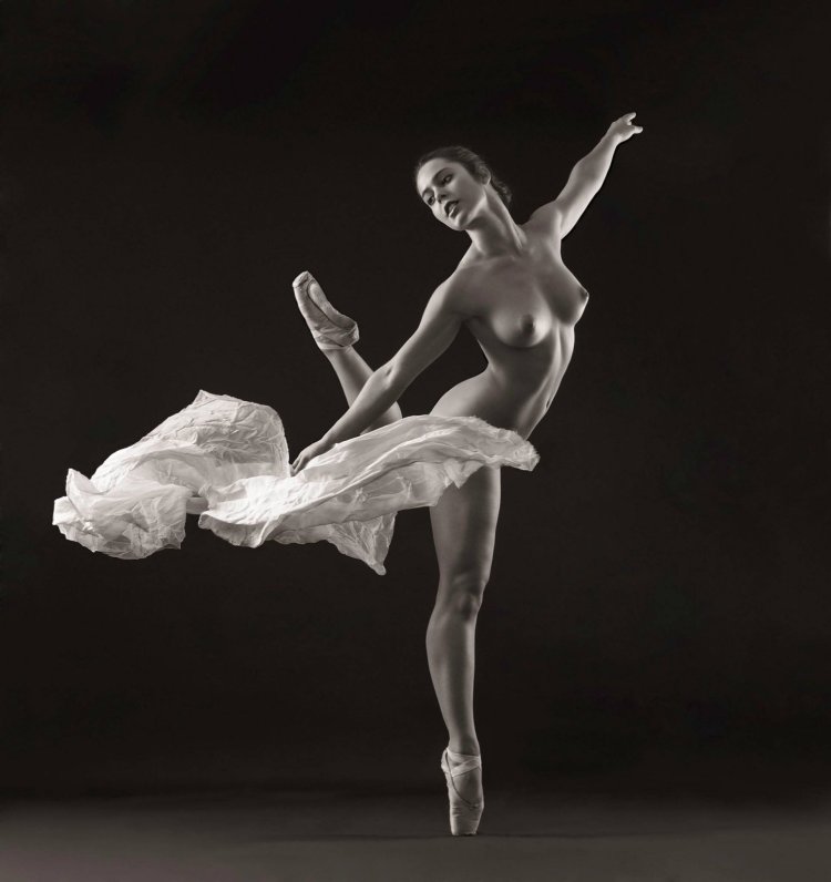 Naked ballerina Maria Chevskaya