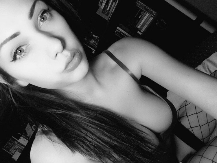 Lioness in the Rain Hutt Private