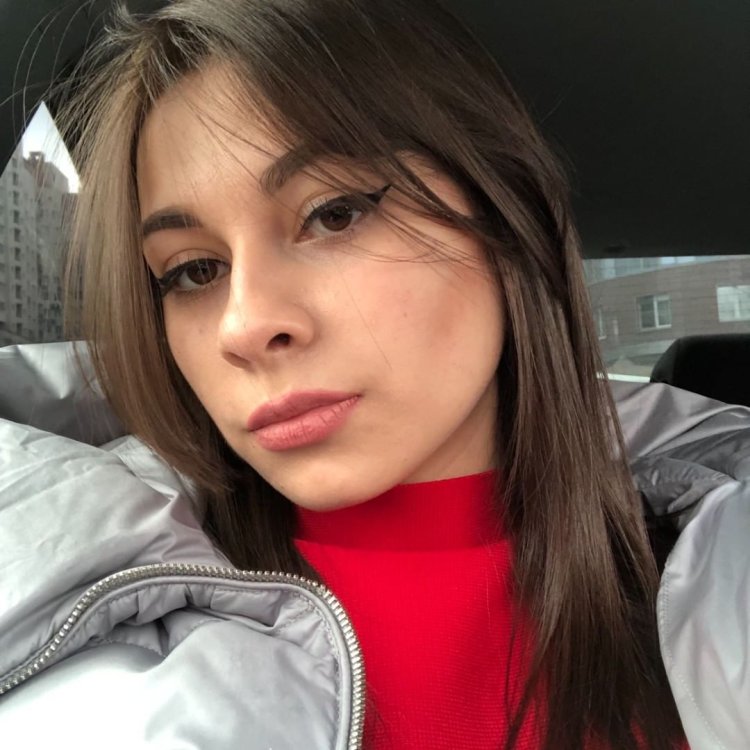 Anastasia Solodkova Lolly