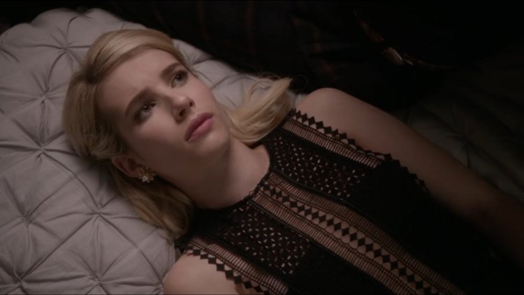 Emma Roberts Queen Scream in bed