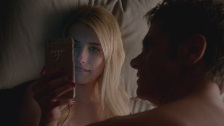 Emma Roberts Lesbian Russian films in bed