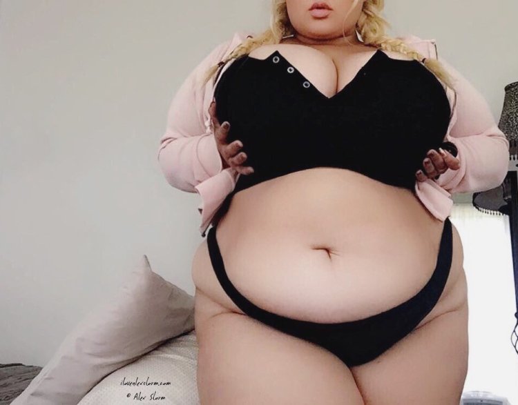 Plump Princess Courtney Mina