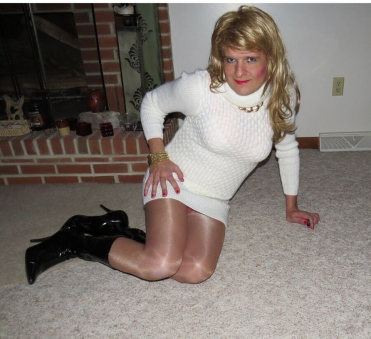 Mature tights of crossdressers in clothes