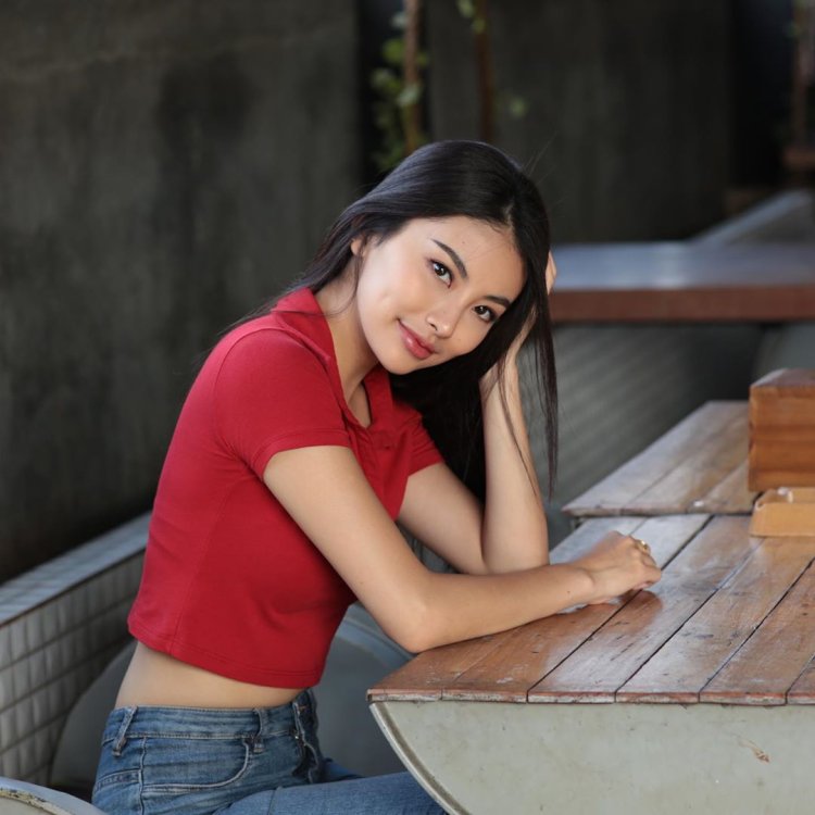 Beautiful Asian women in swimsuits