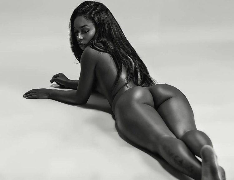 Beautiful Black Women Curves naked