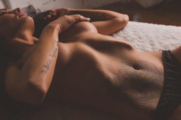 Naked body aesthetics