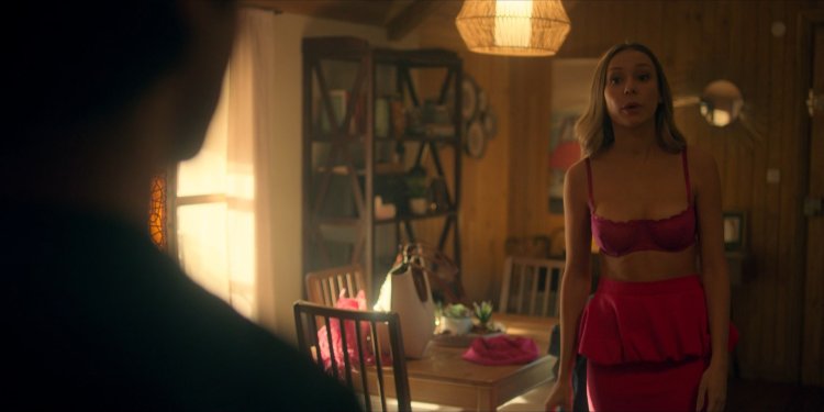 Esther Elite Elite bed scenes