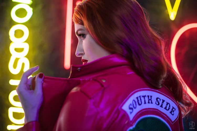 Cheryl Blossom and Tony Topaz bed scene