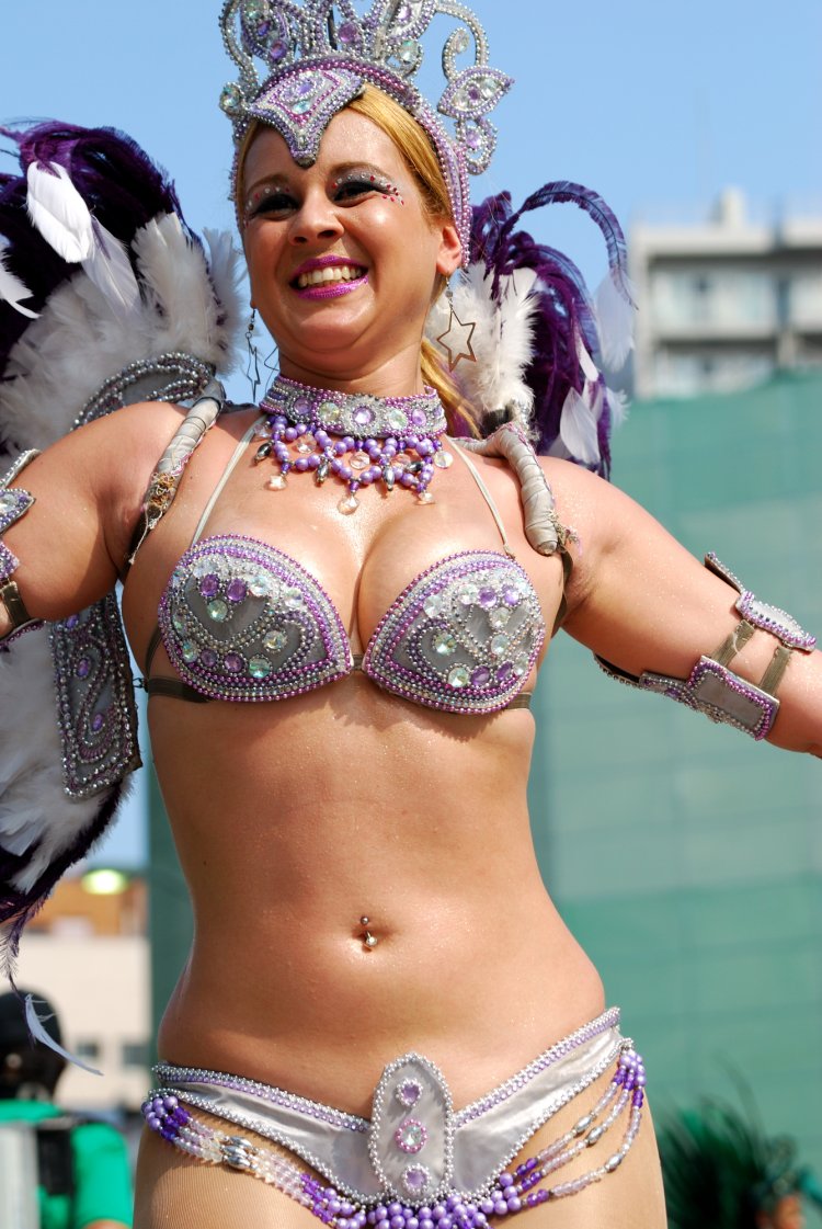 The carnival of the boobs is big