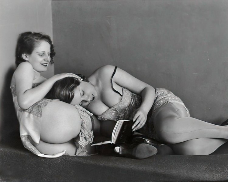 Retro vintage lesbian