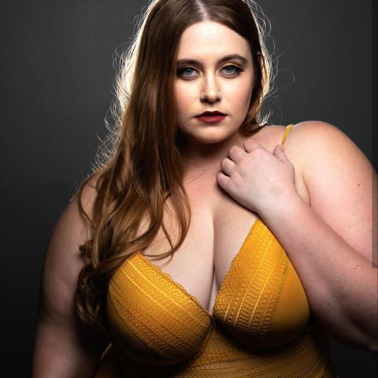 Emily Valden plus saz