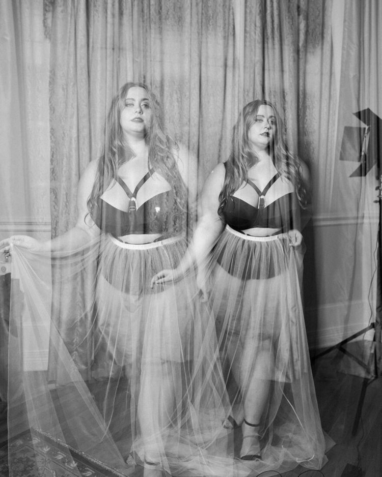 Naked Emily Bloom (Emily Bloom)