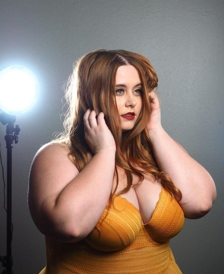 Emily Valden plus saz