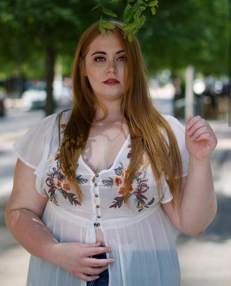 Emily Valden plus saz