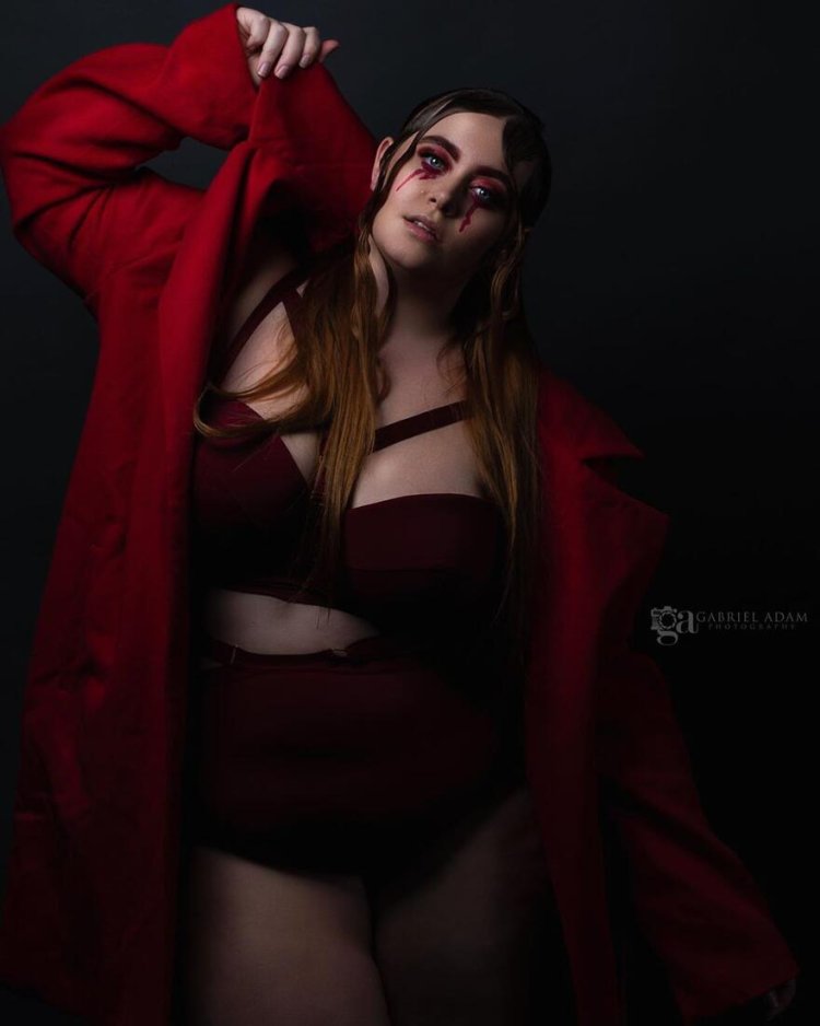 Emily Valden plus saz