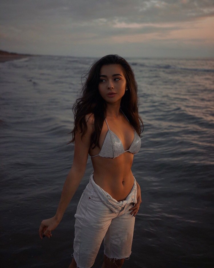 Diana Korkunova with a guy