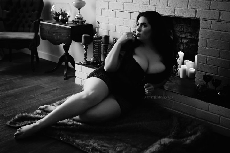 Natalia Lozano Plus-Size model