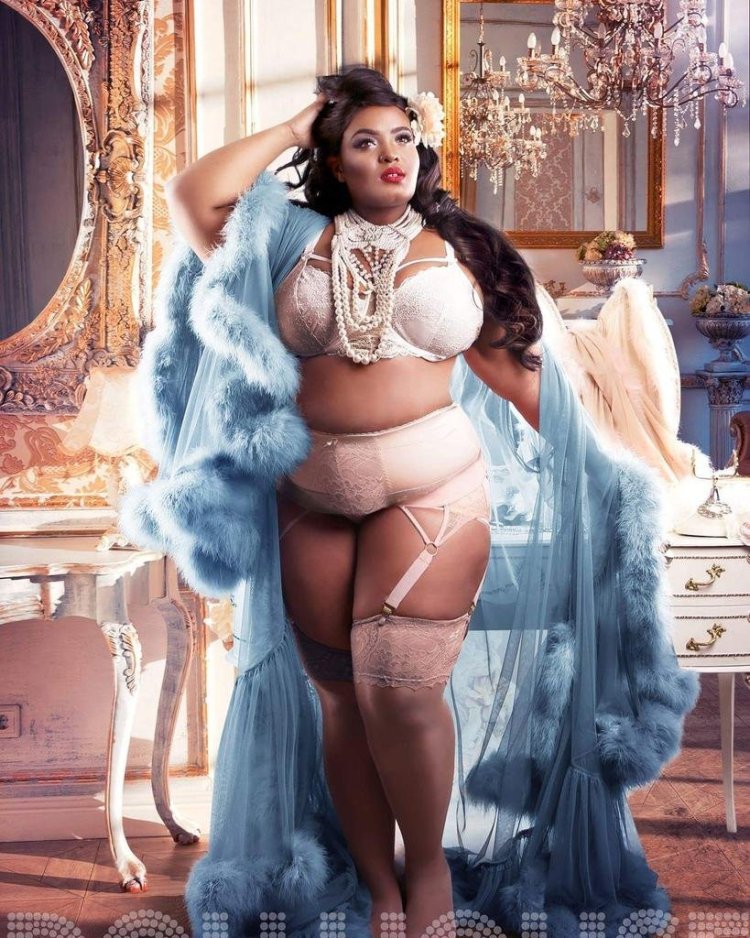 Model plus saz Victoria Manas