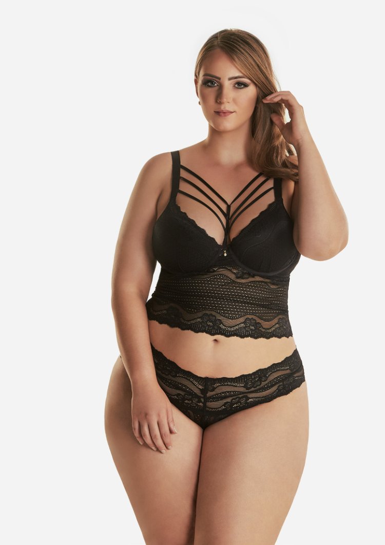 Ashley Alexis Saiz plus