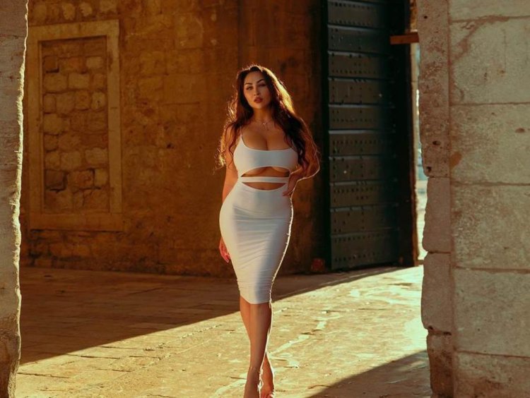 Big Tits Louisa Khovanski