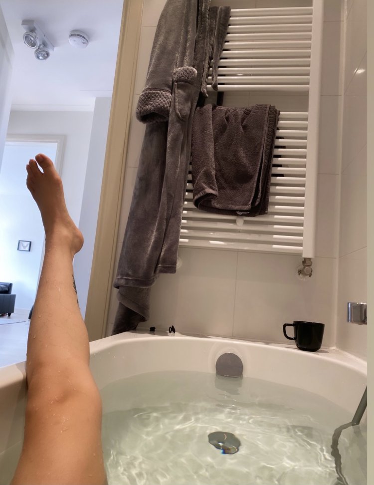 Rae Lil Back Vina Sky