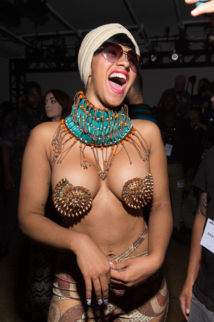 Cardi bi plum striptease