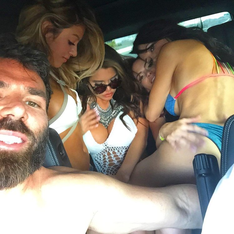 Selfie Dan Bilzerian