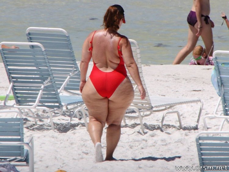 Bbw in thongs on the beach