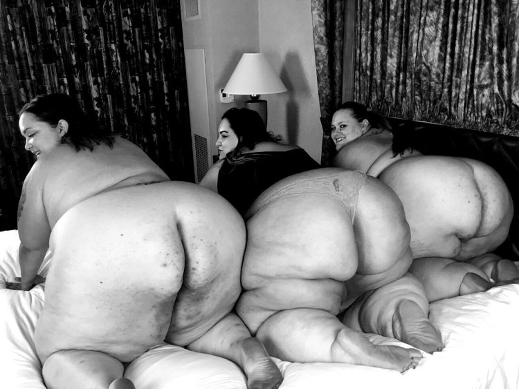 Very thick naked women