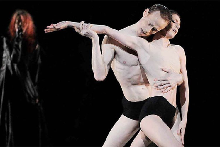 Modern naked theater