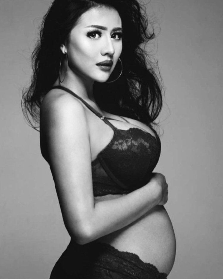 Photo on the desktop naked