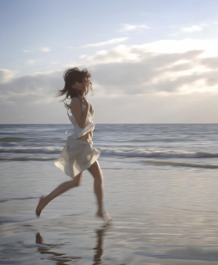 Nazanin Boniadi Wallpaper