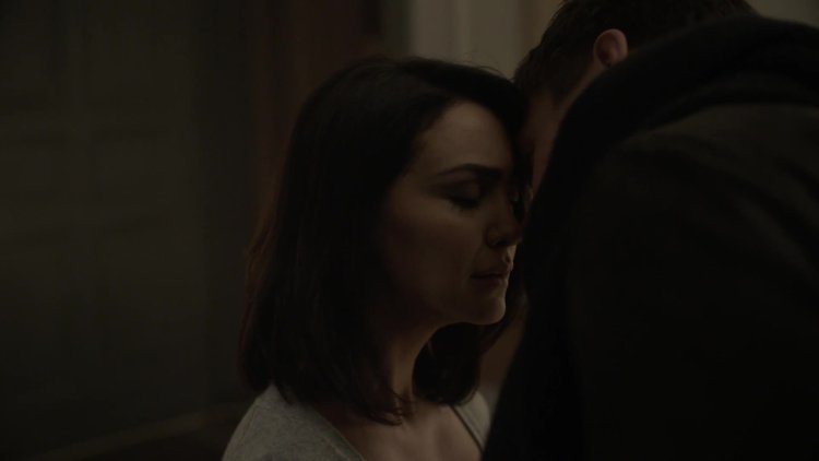 Nazanin Boniadi is hot