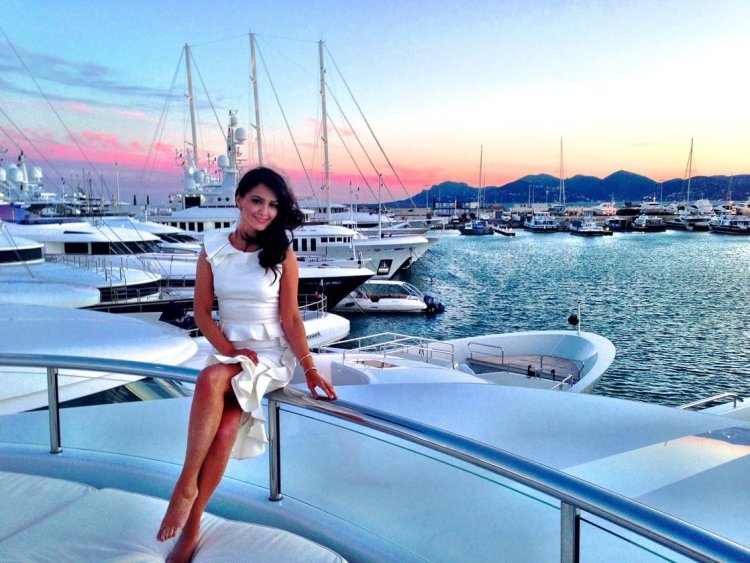 Nazanin Boniadi naked breast