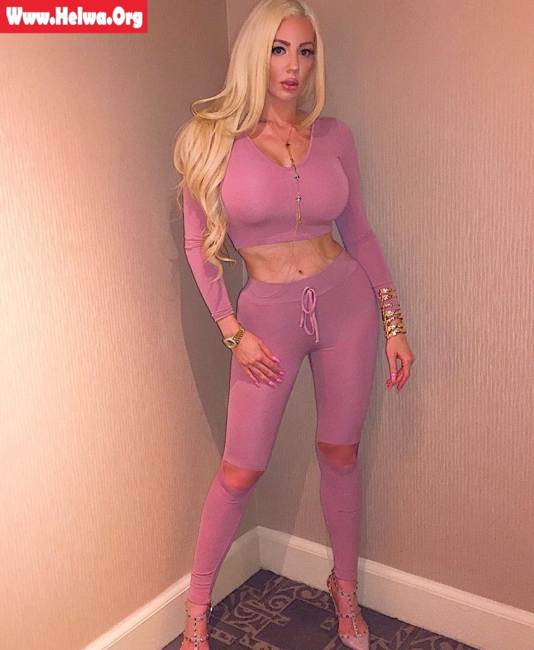 Nicolette shea in clothes