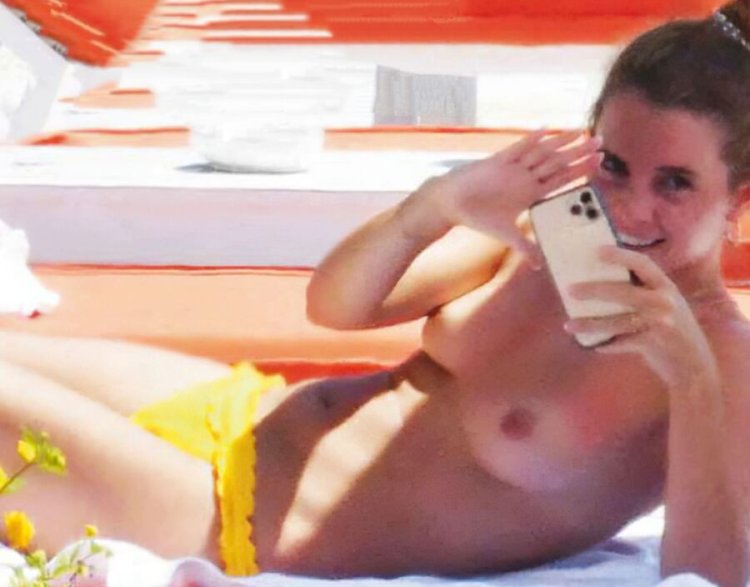 Paparazzi Emma Watson Toples