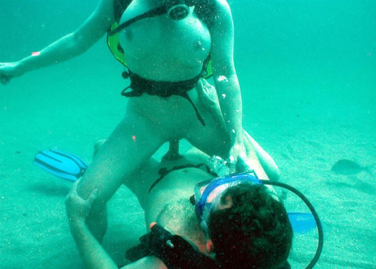 Fuck underwater in scuba dummy