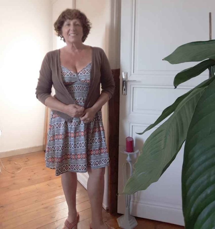 Pantyhose skirt legs