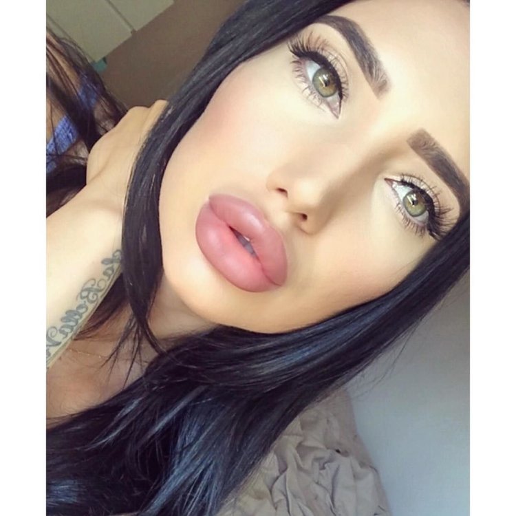 Tits and lips pumped 2020