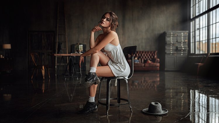 8 girls in swimsuits