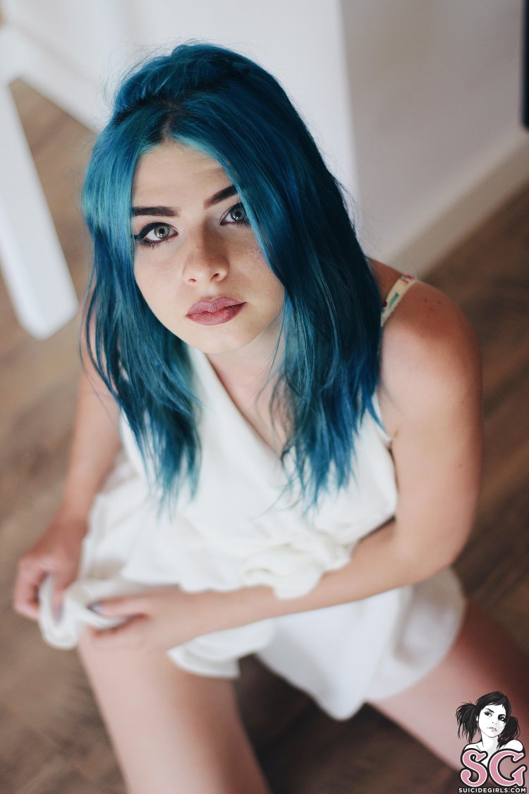 Fay Suicidegirls spread her legs
