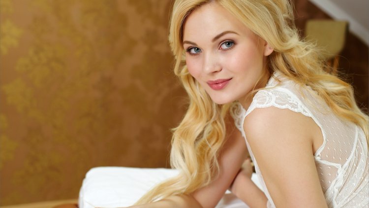 Talia Cherry Model 18