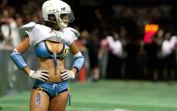 Angela Raipien, American football