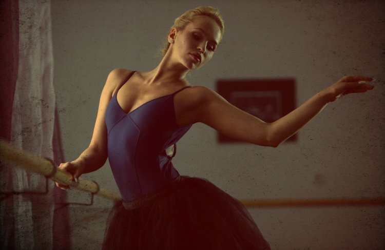 Aleska Diamond Ballerina Naked