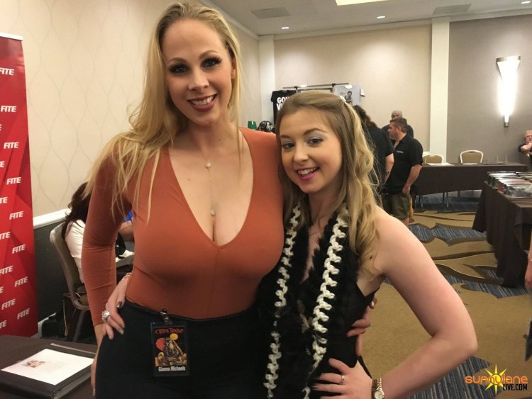 Jianna Michaels with fans