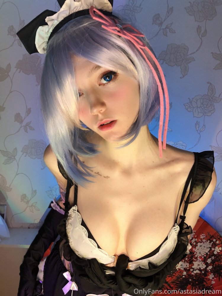 Fallen angel girl nude