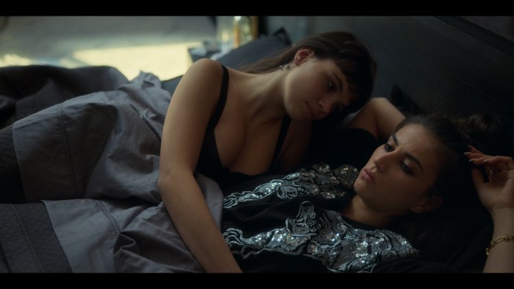 Esther Elite Elite bed scenes